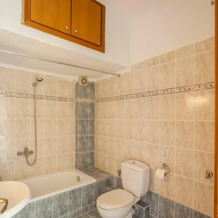 Apartmán Elegant Summerhouse With Bbq For Your Dream Holidays!!!